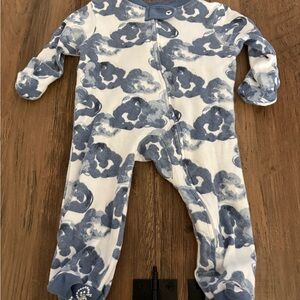 Burt's Bees Baby Blue and White Cloud Footie